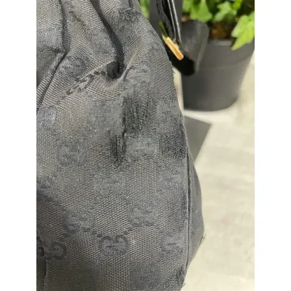 GUCCI GG 90762 MESSENGER BAG PURSE (pu220